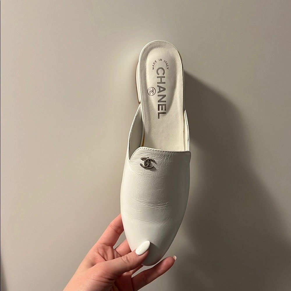Chanel White Women's Slide Shoes